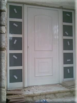 Aluminios J. Ariza puerta blanca